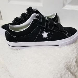 Converse Black Low Top One Star B2